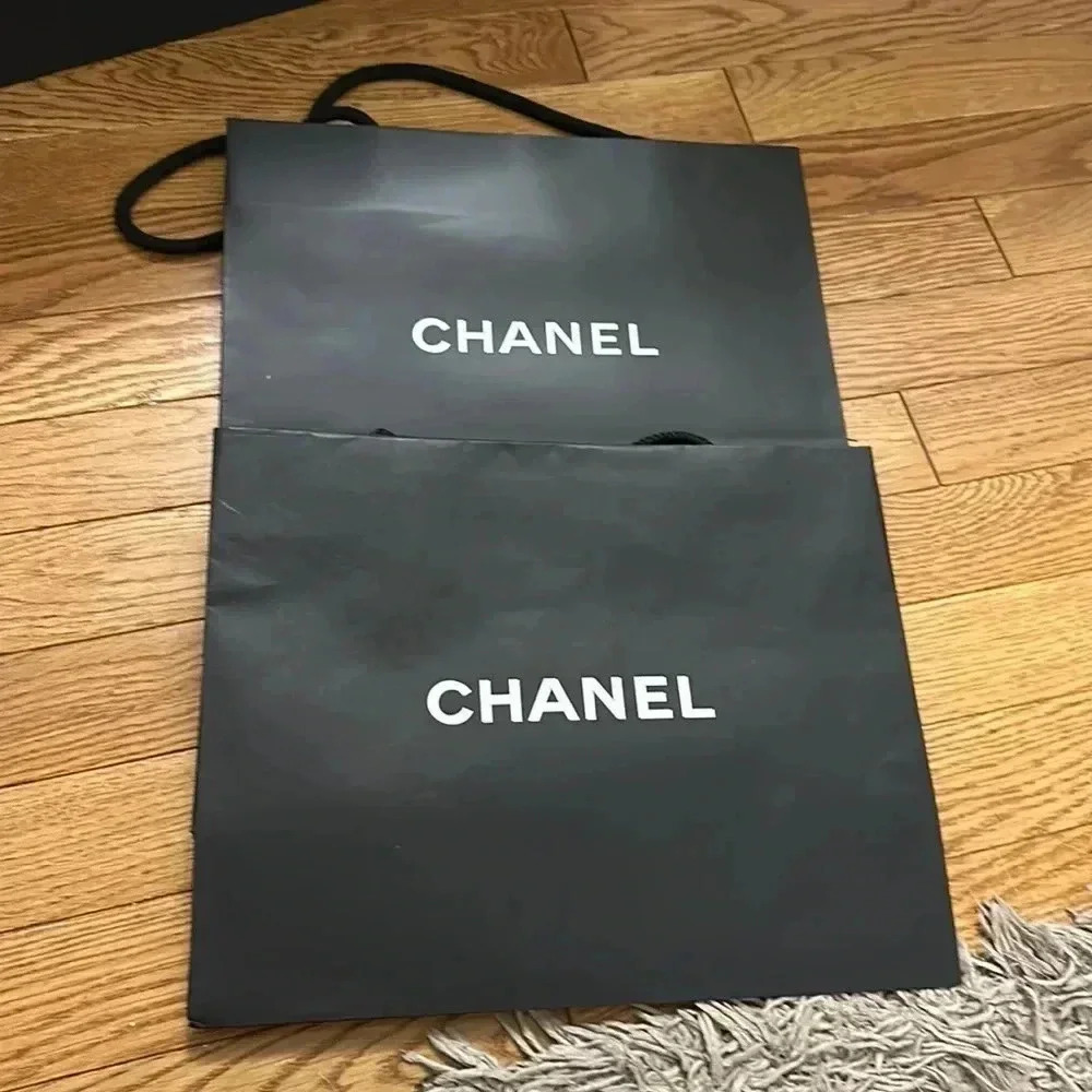 TWO CHANEL Paper bags - Picture 3 of 3